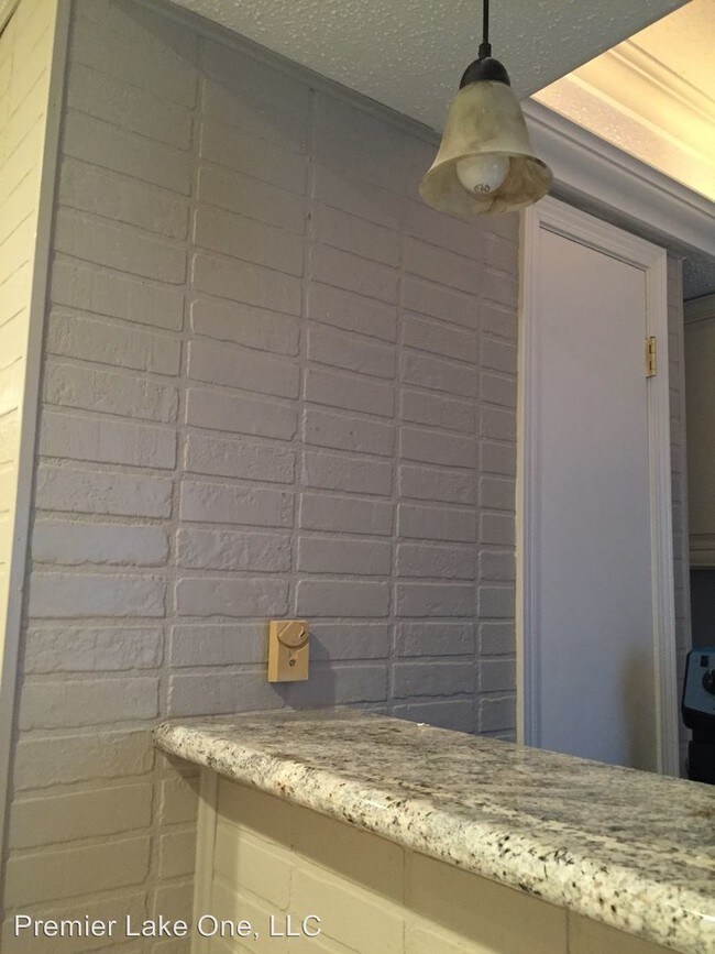 Foto del edificio - 3823 Ridgelake Dr