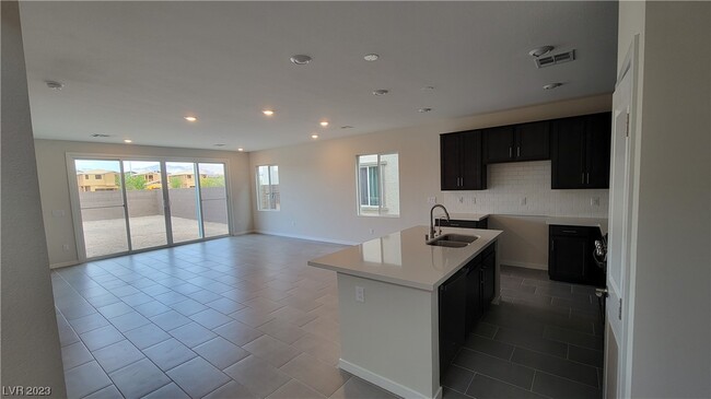Foto del edificio - 2874 Sweeping Palm Rd