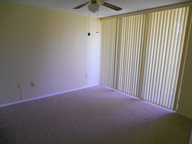 Building Photo - 9451 Evergreen Pl