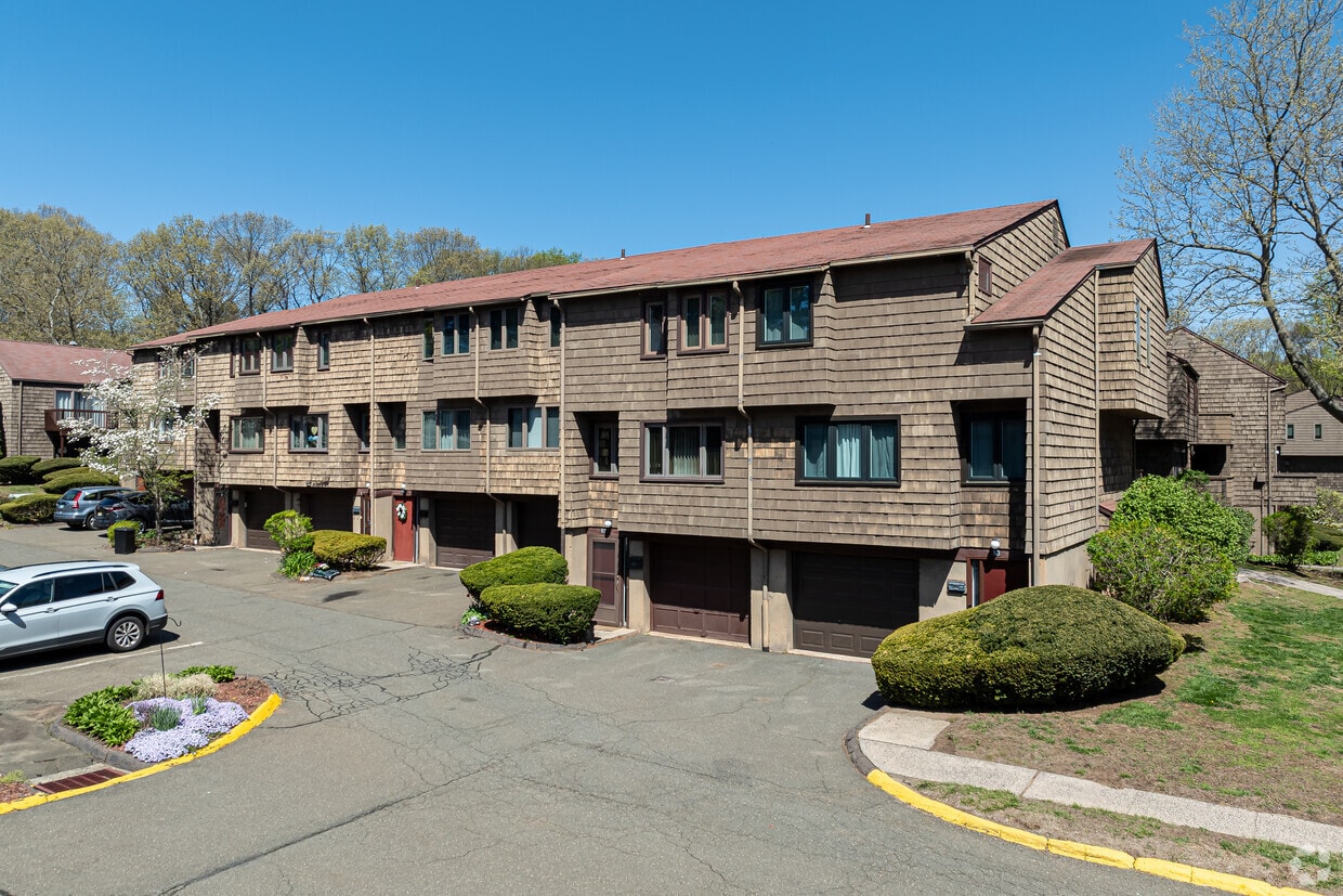 Primary Photo - Hillside Village Condominiums