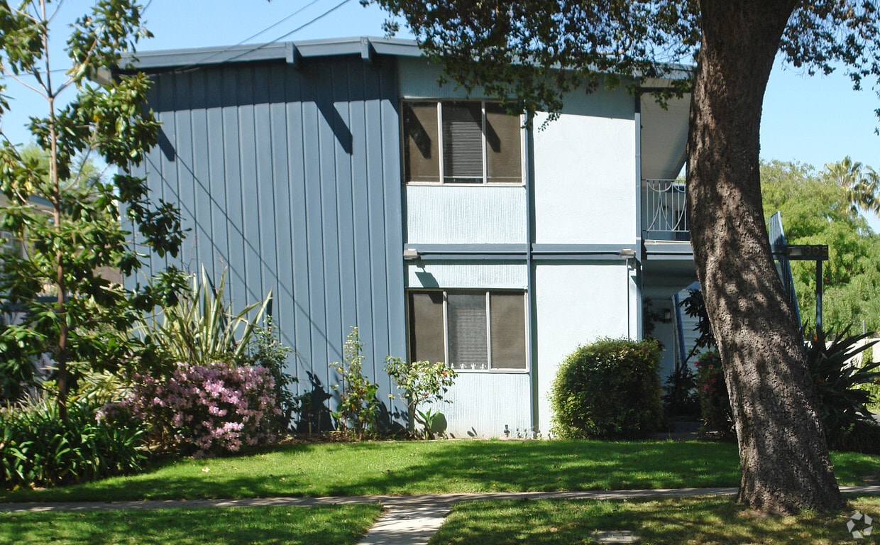 Building Photo - 1295 Hudson Ave