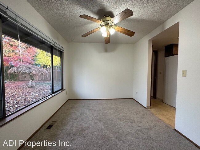 Building Photo - 3 br, 2 bath House - 945 SW Willow Creek Dr.