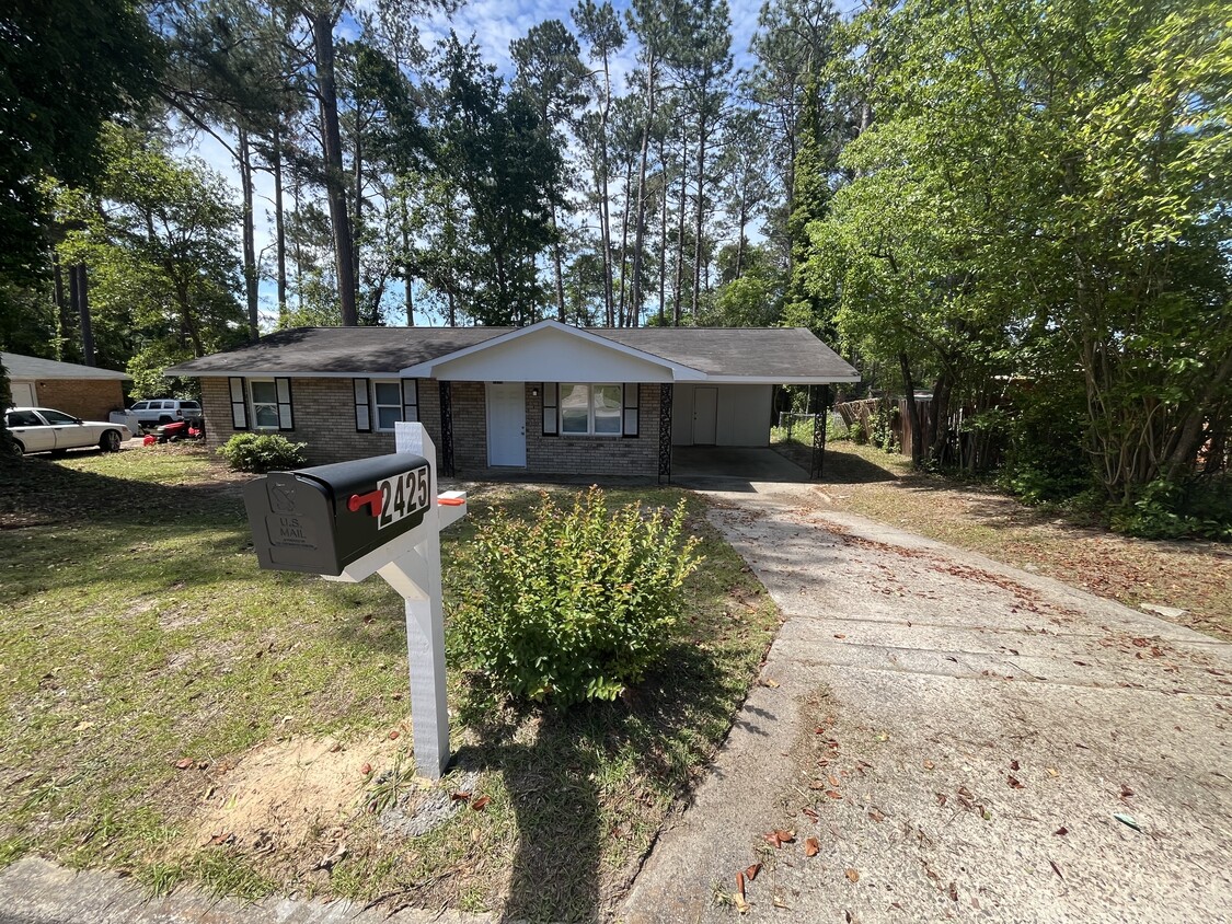 Primary Photo - 2425 Amsterdam Dr