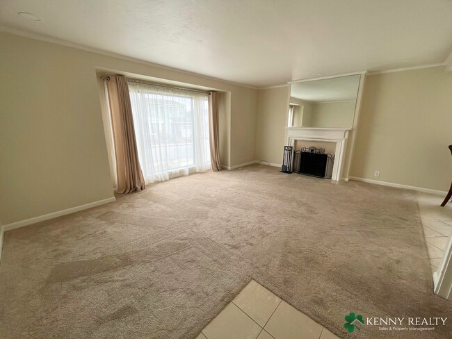 Building Photo - Large 3 Bedroom, 2 Bathroom in South San F...