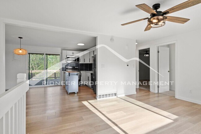 Foto del edificio - 4-Bed/ 2 bath Home with Large Carport, 1 C...