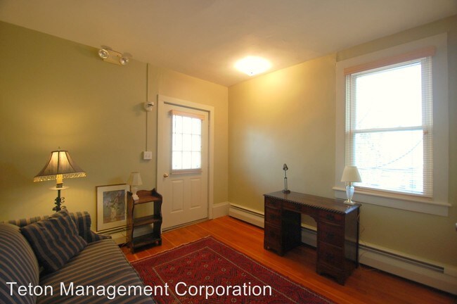 Foto del edificio - 8 Maplewood Ave