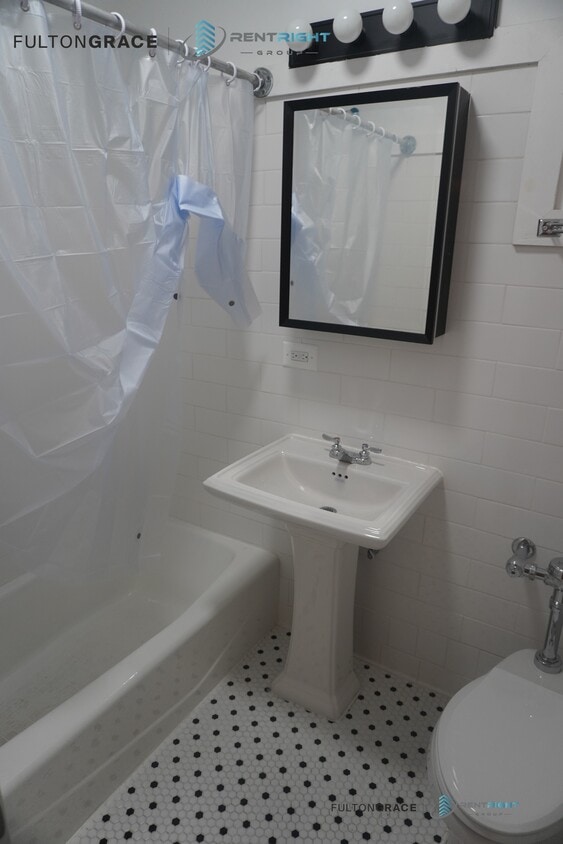 Primary Photo - 1712 W Albion Ave