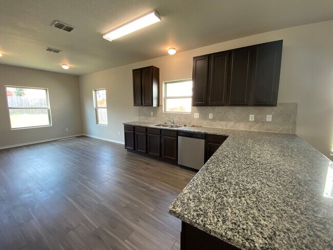 Foto del edificio - Spacious 4 Bedroom ~ Convenient to JBSA Randolph AFB or JBSA Lackland AFB! Fridge/Washer/Dryer In...