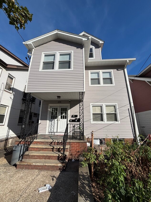 Foto principal - 426 Stuyvesant Ave