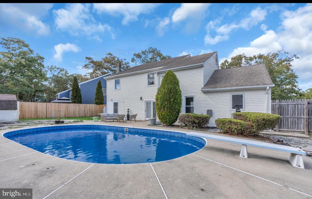 Foto del edificio - 1 Maplewood Ct