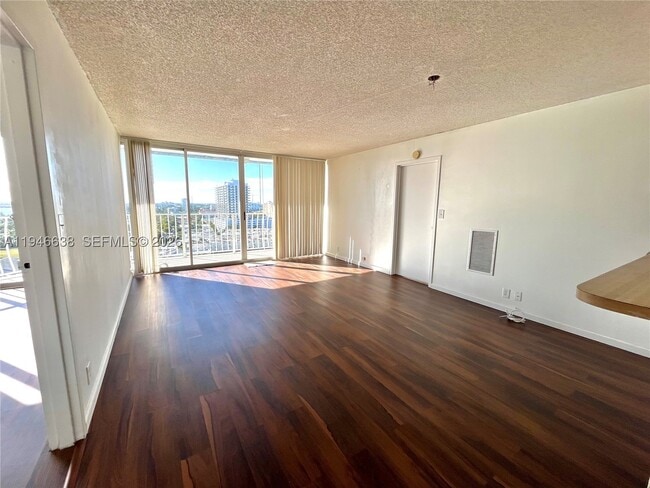Building Photo - 7601 E Treasure Dr
