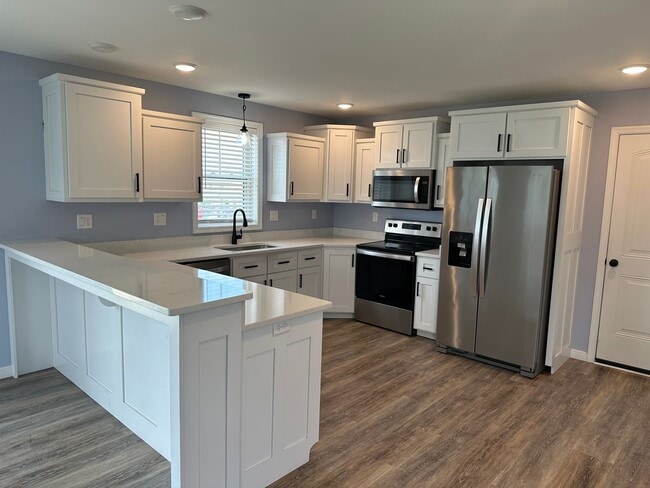 Building Photo - Single Family Home, 3 Bedroom, 3.5 Baths