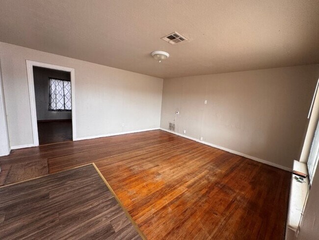Foto del edificio - 2 bed 1 bath 1 car garage home in Bethany!