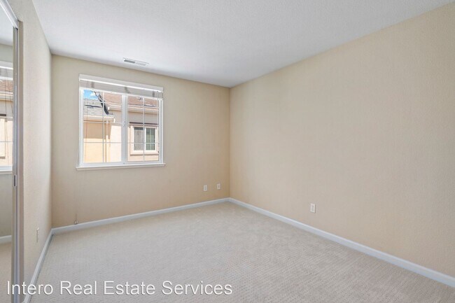 Foto del edificio - 3 br, 2.5 bath House - 563 Moreland