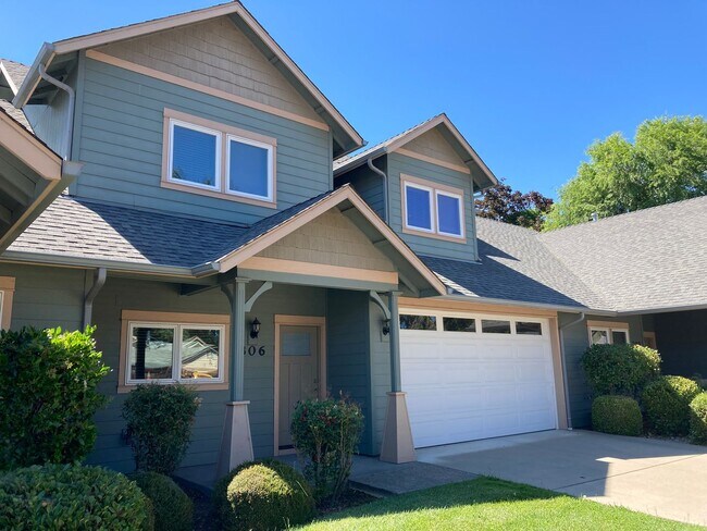 Foto del edificio - 2 Bedroom 2.5 Bath Townhome
