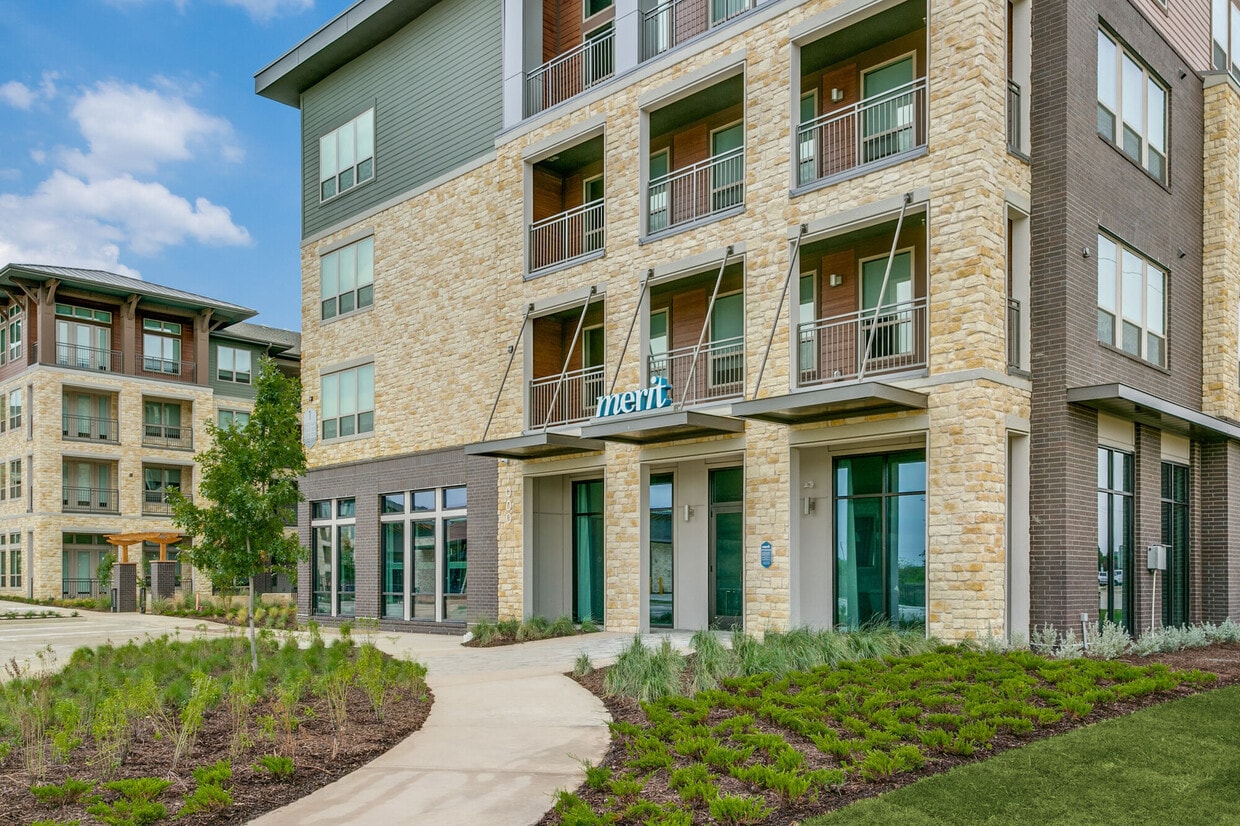 Merit Northern Gateway Apartments in Lewisville, TX