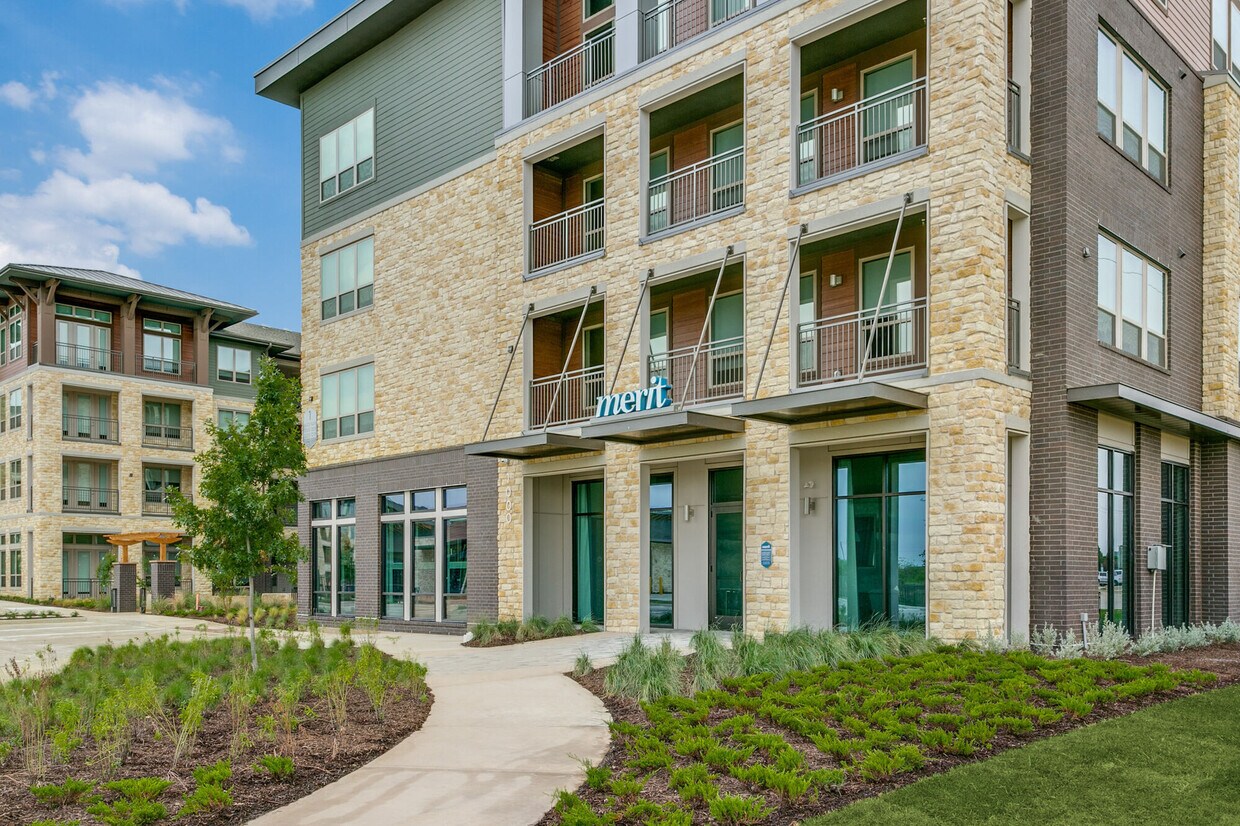 Merit Northern Gateway Apartments in Lewisville, TX