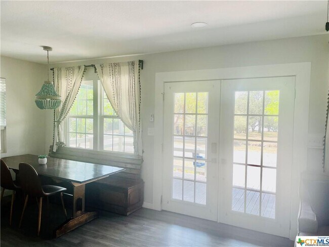 Foto del edificio - 2495 Lakeshore Dr