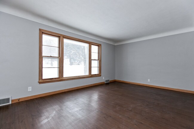Foto del edificio - 290 Wilson Ave SW