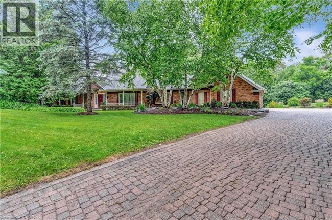 Building Photo - 22 Deerpath Ct