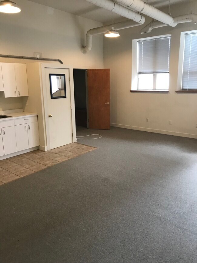 44 Kendall St Unit 2, New Haven, CT 06512 Rentals in New Haven at 44