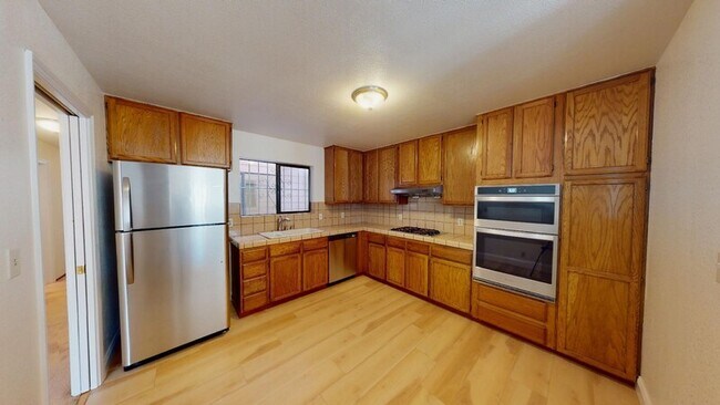 Foto del edificio - 534 Holloway Ave