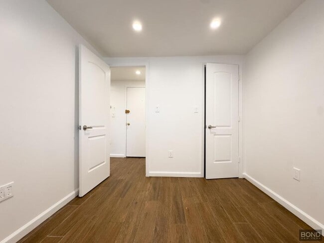 Building Photo - 1 bedroom in Far Rockaway NY 11693
