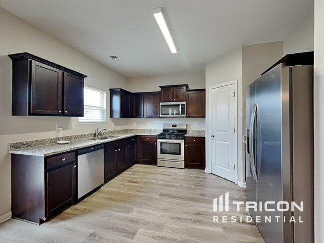 Building Photo - 646 Nonsuch Way