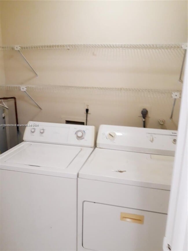 Foto del edificio - 9429 Fontainebleau Blvd