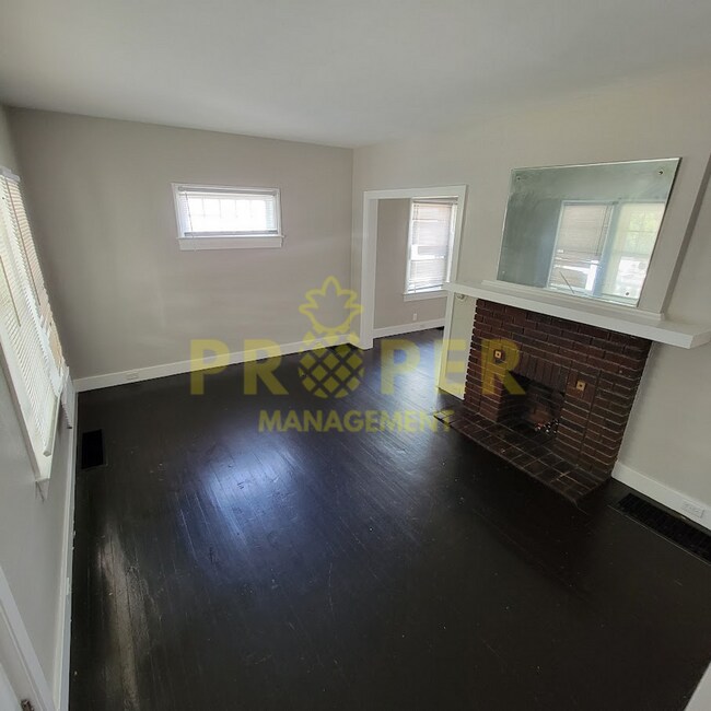 Building Photo - 2 bedrooms 1 bathroom house