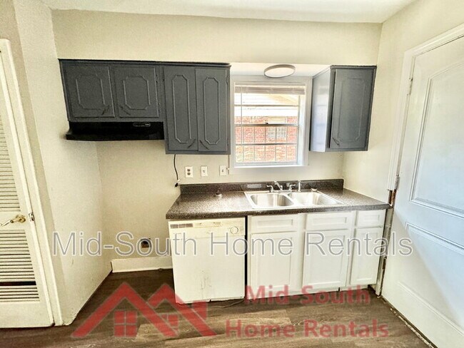 Building Photo - 2168 Carnes Ave