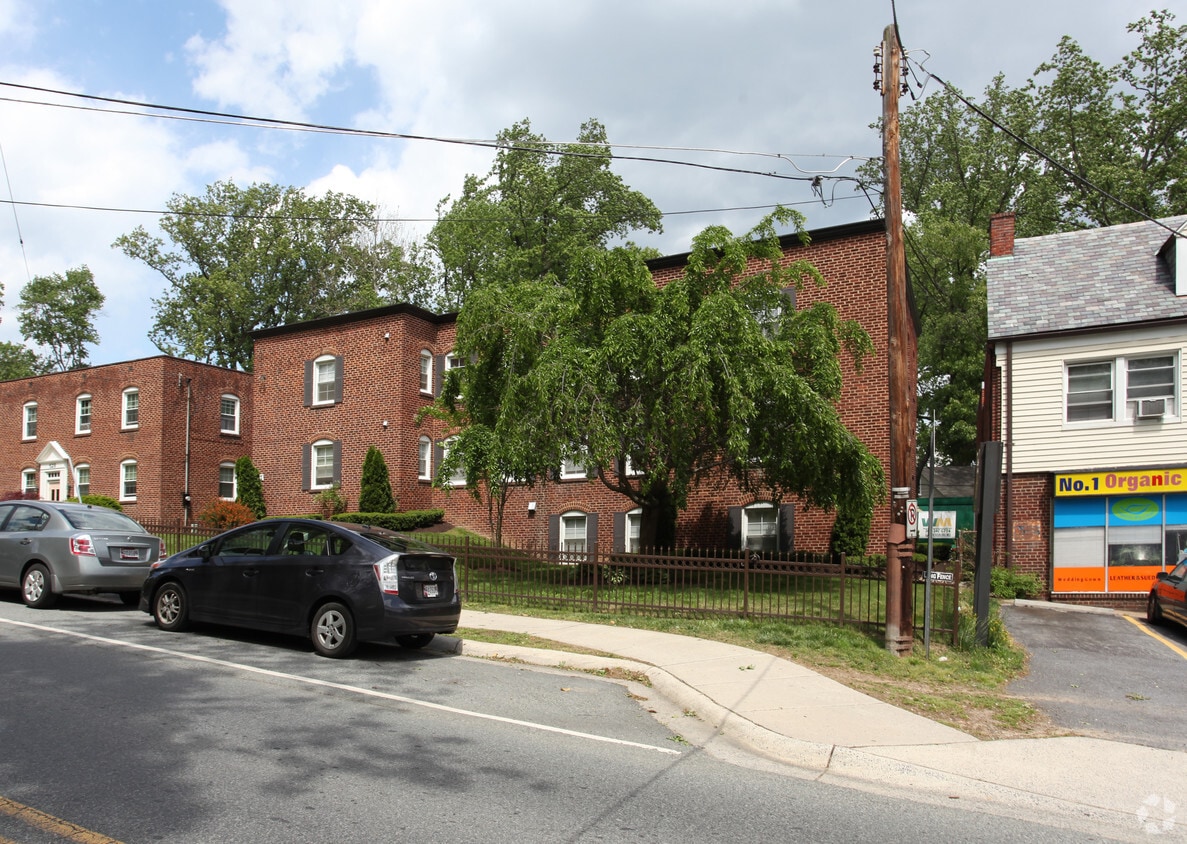 Building Photo - 527 Dale Dr
