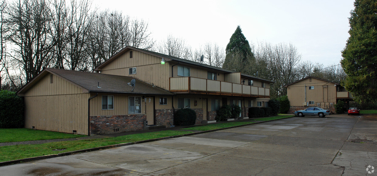 Primary Photo - Coburg Manor