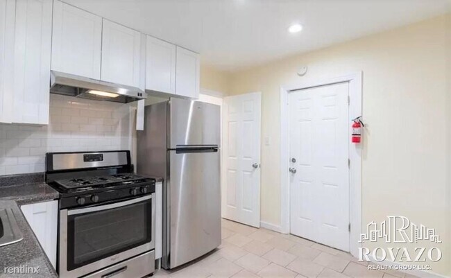 Building Photo - 3 br, 1 bath House - 428 S 16th St