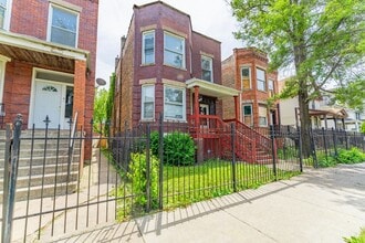 Building Photo - 5025 W Huron St