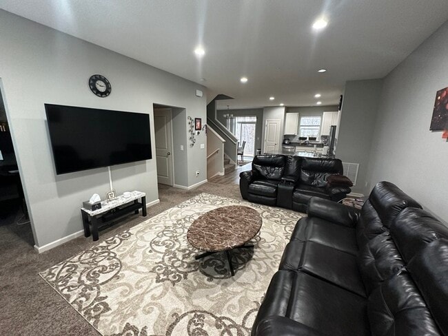 Building Photo - Luxurious 3 Level Townhome Featuring 3 bed...