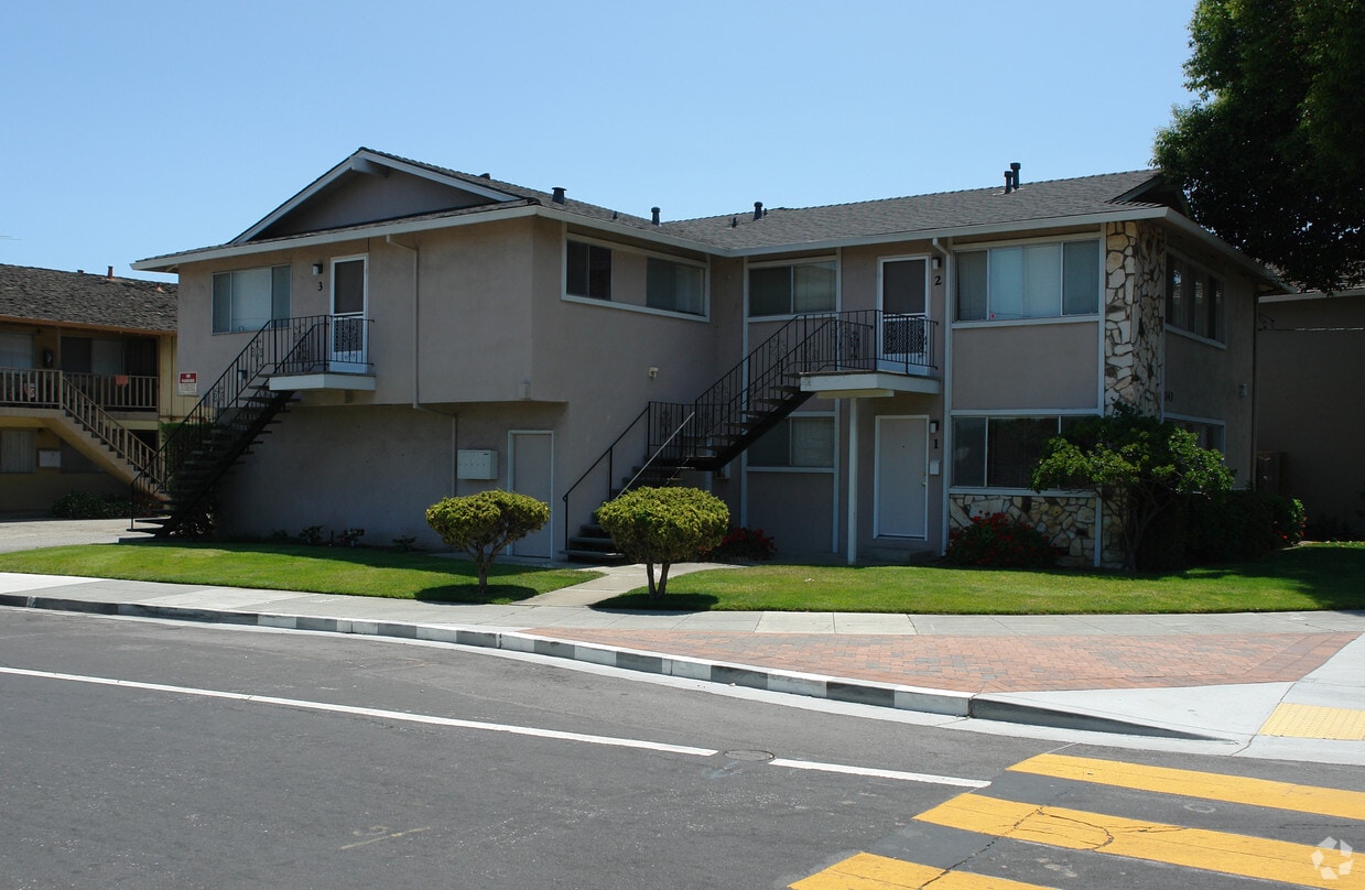 Primary Photo - 1343 Pomeroy Ave