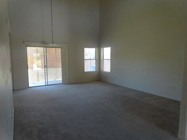 Foto del edificio - HOUSE FOR RENT