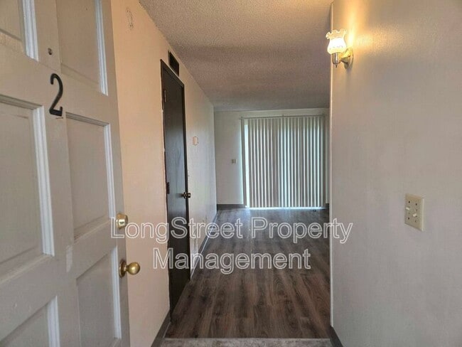 Foto del edificio - 2145 NW Highland Dr