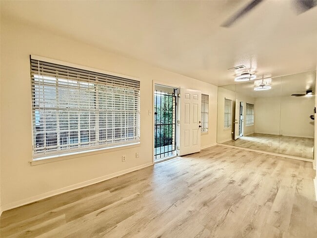 Building Photo - 6401 Skyline Dr