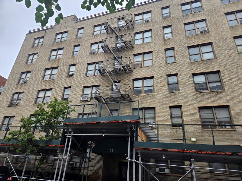Foto principal - 55 E 190th St