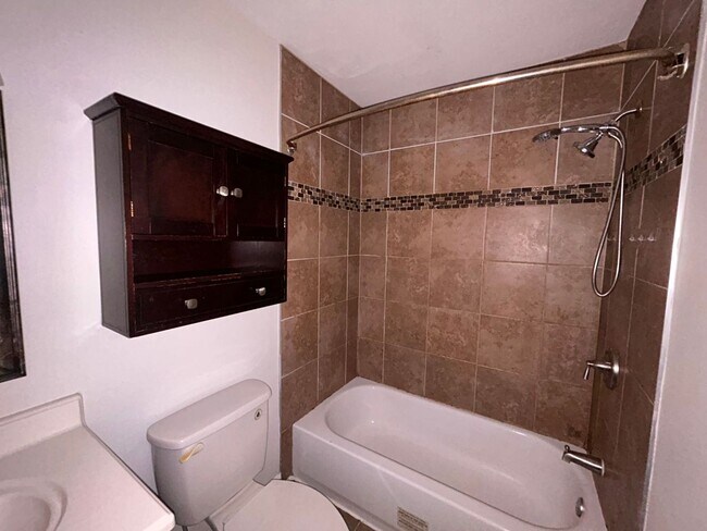 Building Photo - 3225 Rosegate Ct