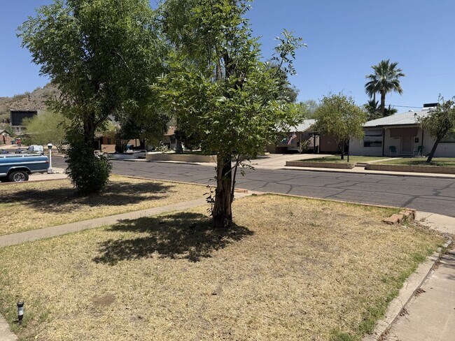 Foto del edificio - CUTE 2 Bedroom 1 Bath bungalow in Sunnyslope with full casita