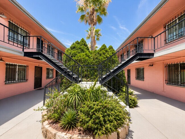 Foto del edificio - 1031 N Holly Ave