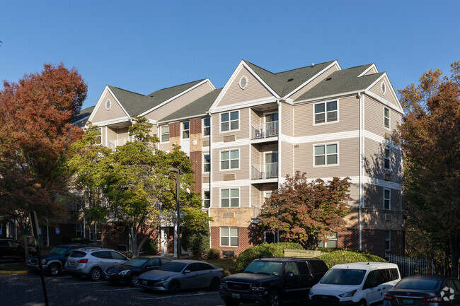 Building Photo - Acclaim at Lake Largo