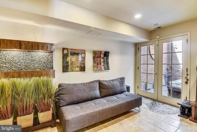 Foto del edificio - 317 S Union St