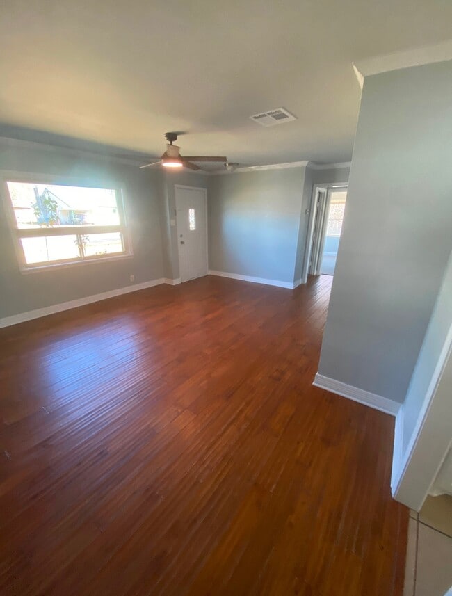 Foto del edificio - 1129 Len St