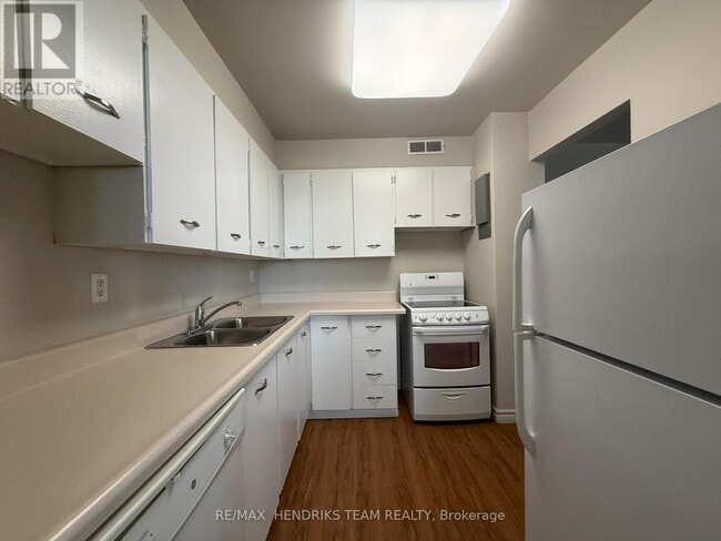 Building Photo - 158 Fitch St