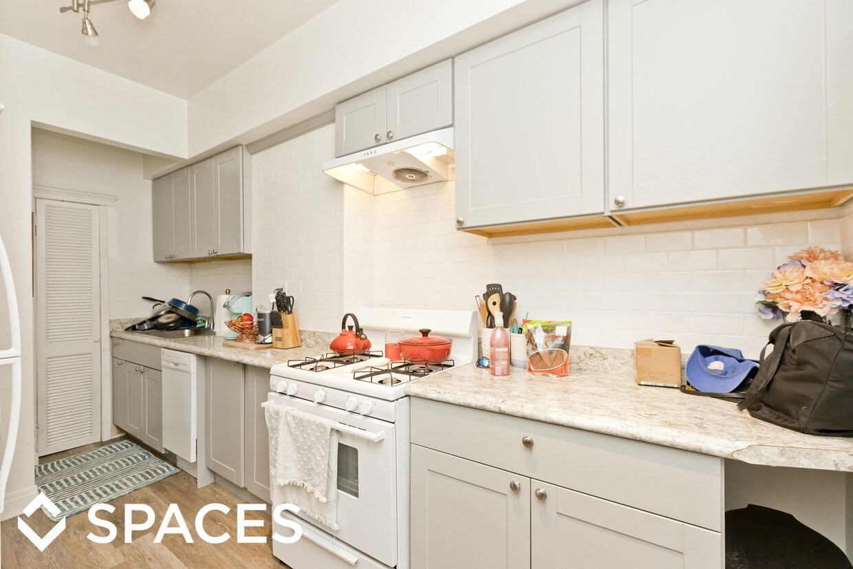 Foto principal - 2420 N Seminary Ave