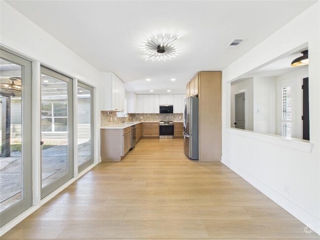 Foto del edificio - 9400 Longvale Dr